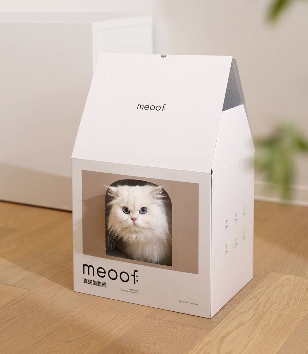 Smart vacuum pet food storage container
